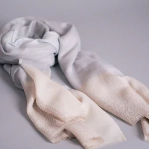 Écharpe en Cachemire et Soie Ultra-Douce. Beige et Bleu.