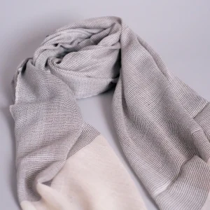 Écharpe en Cachemire et Soie Ultra-Douce. Beige et Gris.