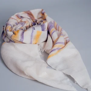 Écharpe en pur pashmina ikat, tissée à la main.