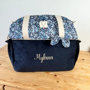 Aimé le sac à langer bleu marine et Liberty of London