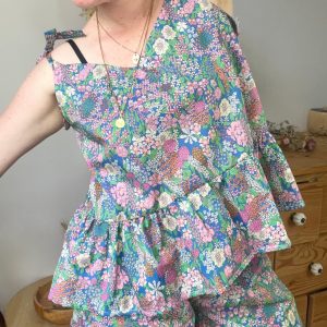 Esmée le top à nouer volant coton fleuri ciara pervenche