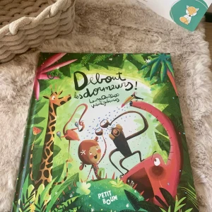 Livre Debout les dormeurs – Petit Boum