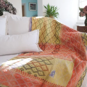 Kantha sari couvre-lit  No.57 "Summer Palace”,  coton recyclé brodé à la main