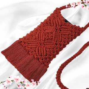 Pochette bandoulière macramé artisanale rouge – pratique pour téléphone & design bohème