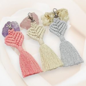 Bijoux de sacs ou porte-clés en macramé – Une touche bohème pour personnaliser sacs, clés et accessoires avec élégance.