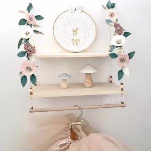 Etagère balançoire avec guirlandes de fleurs Lina