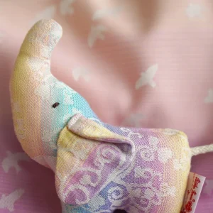 Éléphant en peluche Marie au pays des merveilles